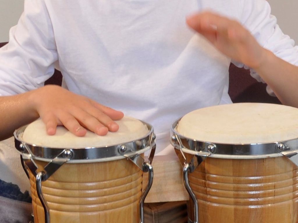 Jouer des percussions : apprendre à jouer des percussions en rythme (3)