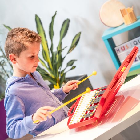 Garçon avec carillon Pianot' FUZEAU