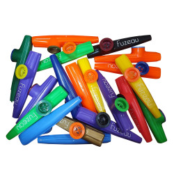 LOT DE 20 KAZOOS MARQUE FUZEAU EN MATIERE PLASTIQUE